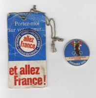"ALLEZ FRANCE" Xè JEUX OLYMPIQUES D'HIVER GRENOBLE 1968 - 2 badges/broches plastique