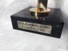 MAGIQUE LA MASCOTTE DES JEUX OLYMPIQUES D'ALBERTVILLE 1992 - statuette/trophée en métal doré