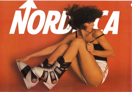 NORDICA SKI BOOTS - SEXY PIN UP - affiche originale (ca 1980)