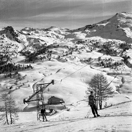 COL DE VARS - PLAISIR DU SKI AU REFUGE NAPOLEON - retirage photo Machatschek (ca 1953)