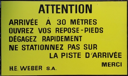 ATTENTION. ARRIVEE A 30 METRES - WEBER GRENOBLE - vieux panneau de signalétique télésiège (ca 1970)