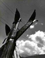 SKIS ANCIENS EN PARTANCE POUR LA NEIGE ! - Photo originale de Karl Machatschek (années 30)