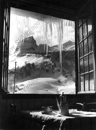 PETIT DEJEUNER AU PARADIS... NEIGE ET SOLEIL A GOURETTE - photo originale de Machatschek (années 30)