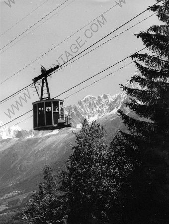 TELEPHERIQUE DES HOUCHES AU COL DE VOZA - photographie originale noir et blanc de Karl Machatschek