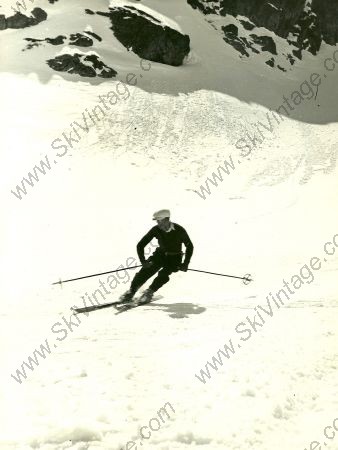 LE SKIEUR A LA CASQUETTE - photo originale de Karl Machatschek (1936)