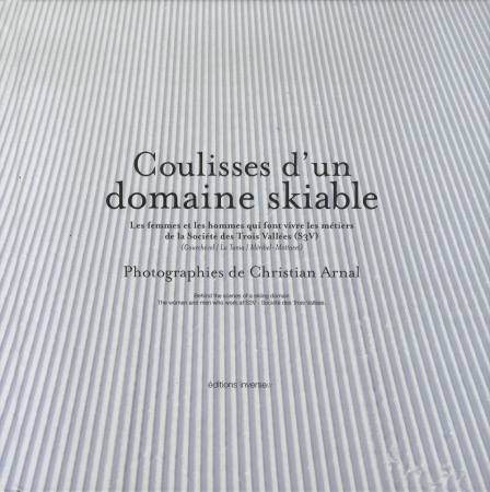 COULISSES D'UN DOMAINE SKIABLE - SOCIETE DES TROIS VALLEES - livre de C. Arnal et F. Macaire (2008)