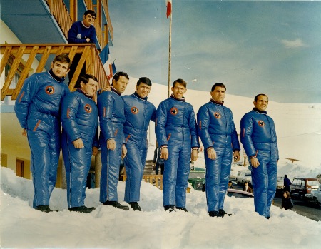 JEUX OLYMPIQUES GRENOBLE 1968 - L'EQUIPE DE FRANCE DE BOBSLEIGH A L'ALPE D'HUEZ - photo originale