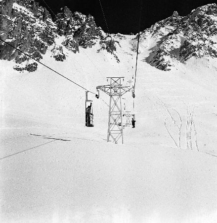 MERIBEL - DANS LES NACELLES DE BURGIN-SAULIRE - retirage photo Machatschek (1955)