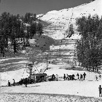 VARS - LE TELESKI DE PEYROLLE... UNIQUEMENT POUR LES GRANDS ! - retirage photo Machatschek (1964)