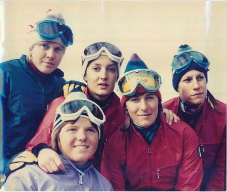 LES CHAMPIONNES DE L'EQUIPE DE FRANCE DE SKI DE VAL GARDENA - grande photo originale (1970)