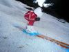 2 SKIEURS CAOUTCHOUC "DESCENDEUR & SAUTEUR" + SKIS METAL - jouet/presse-papier (ca 1970)