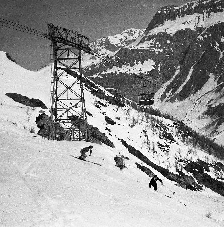 VAL D'ISERE - PASSAGE TECHNIQUE SUR BELLEVARDE - retirage photo Machatschek (1952)