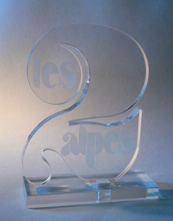 LES 2 ALPES - support PLV plexiglass ou trophée (ca 1990)