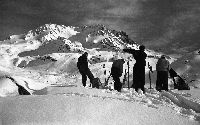SKIEURS DANS LA VALLEE DES BELLEVILLE - PECLET-POLSET - retirage photo originale (ca 1940)