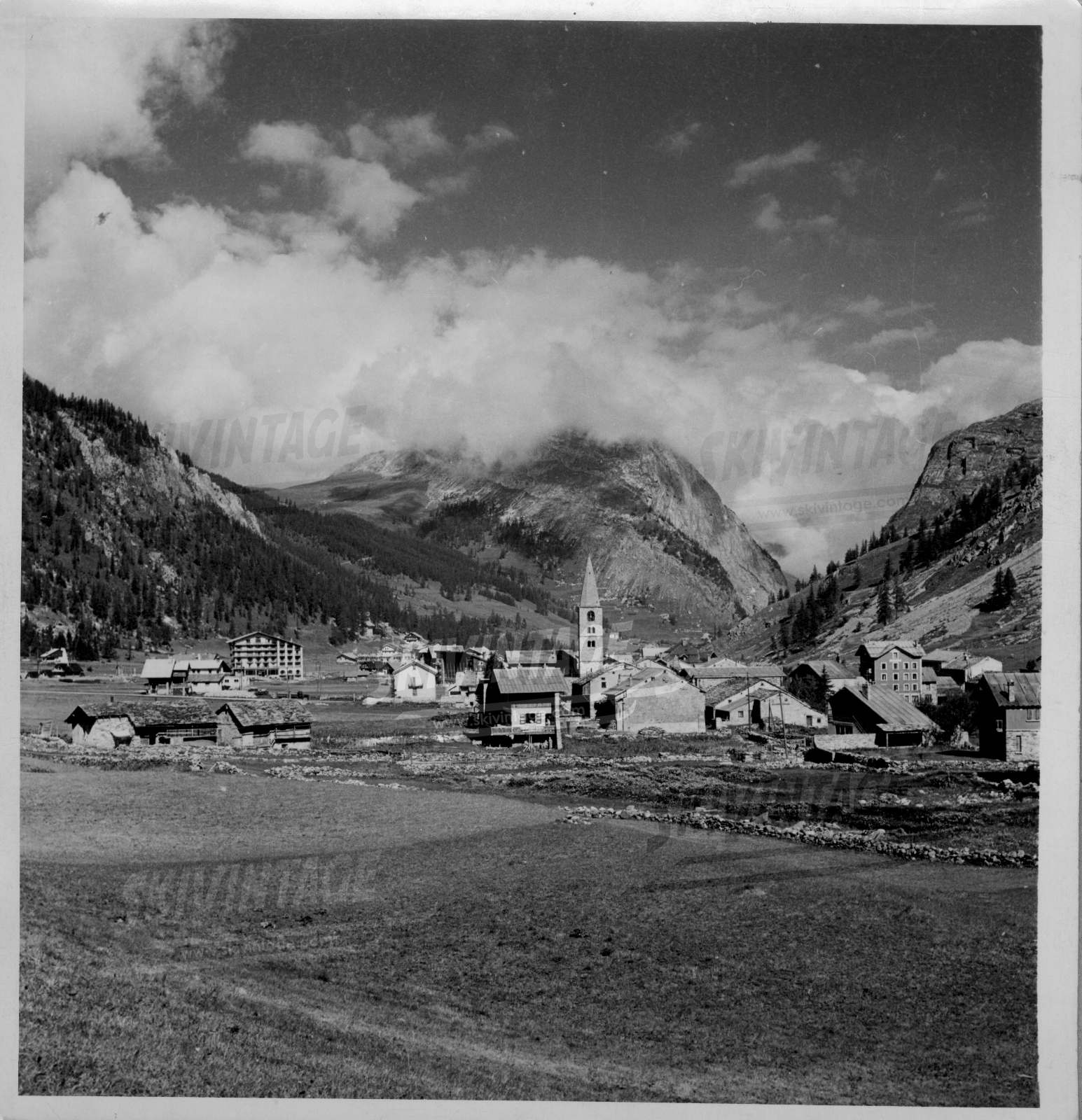 Val d'Isère Le village en été vu vers la Daille et la Tovière Photo