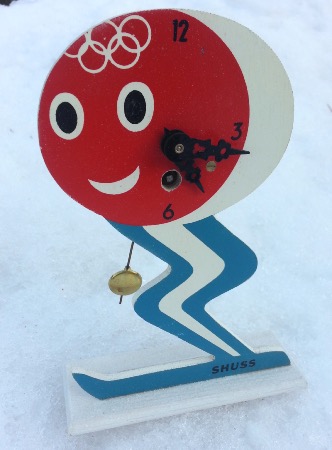 "SHUSS" - MASCOTTE DES JEUX OLYMPIQUES DE GRENOBLE 1968 - pendule à balancier