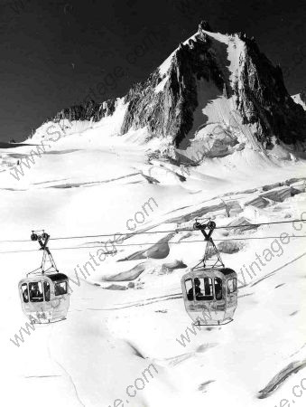 TELEPHERIQUE DE LA VALLEE BLANCHE, TRAVERSEE FRANCE-ITALIE - photo originale K. Machatschek (c 1960)