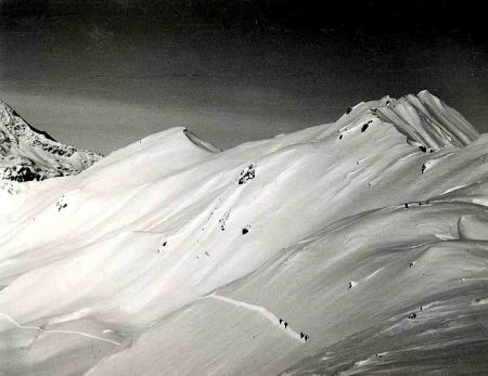 VAL D'ISERE, A SKI AUX LAISSIERES - cliché original de Roger Lyon (années 40)